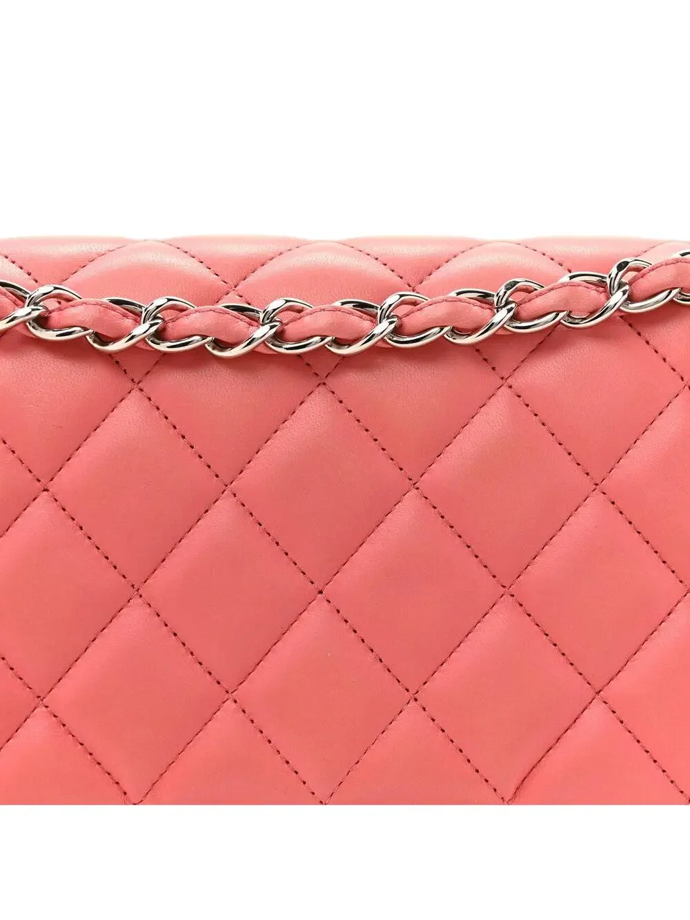 CHANEL indulge timeless
